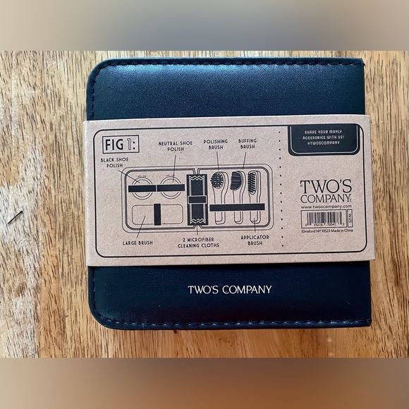 Buffed and Polished 8pc Shoe Shine Travel Kit NWT 2 polishes 3 brushes 2 cloths - Picture 4 of 8